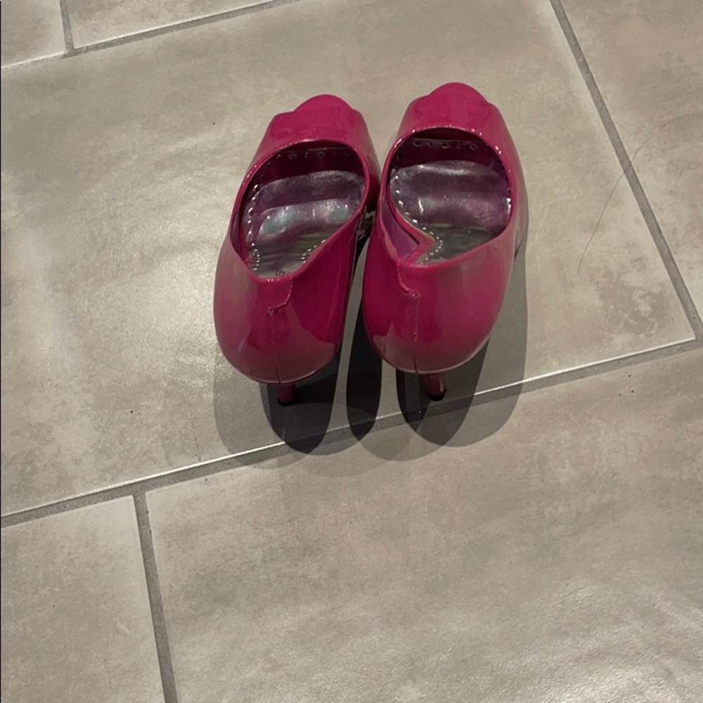 Heels - Picture 3 of 3